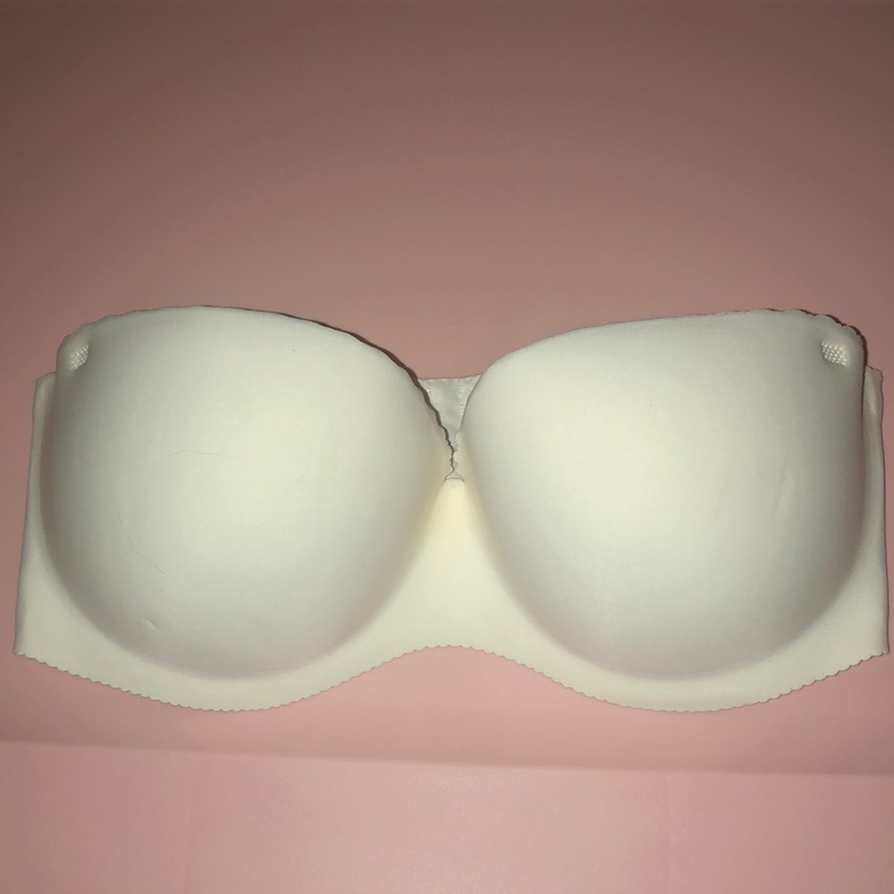 34D Victoria’s Secret strapless bra